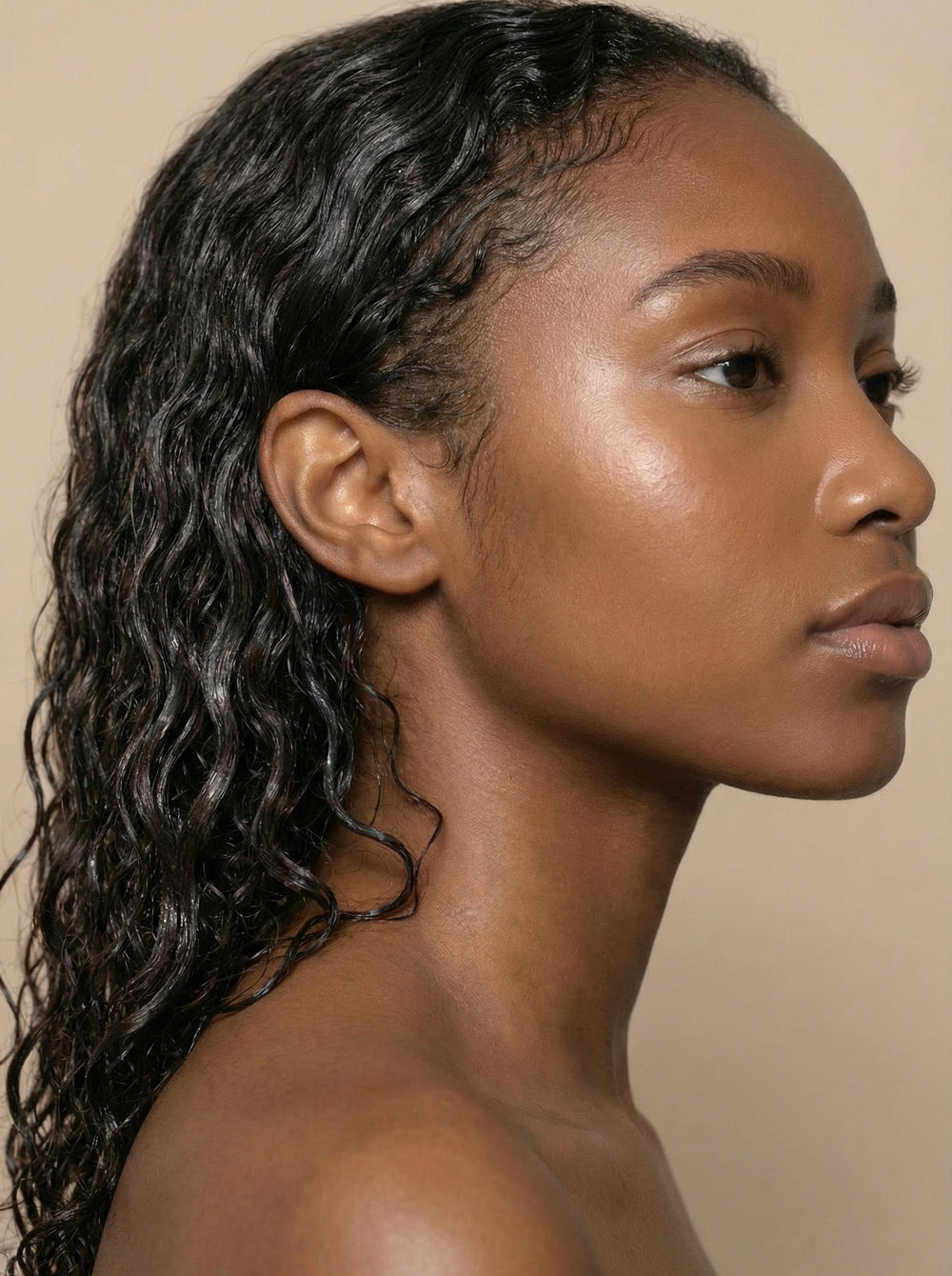 Comment Bien Hydrater les Cheveux Multi-Texturés ?
